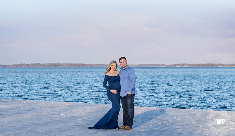 pregnant mother father couple lakeshore Gananoque maternity photographer