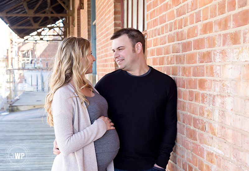 pregnant mother father couple red brick wall Gananoque maternity photographer