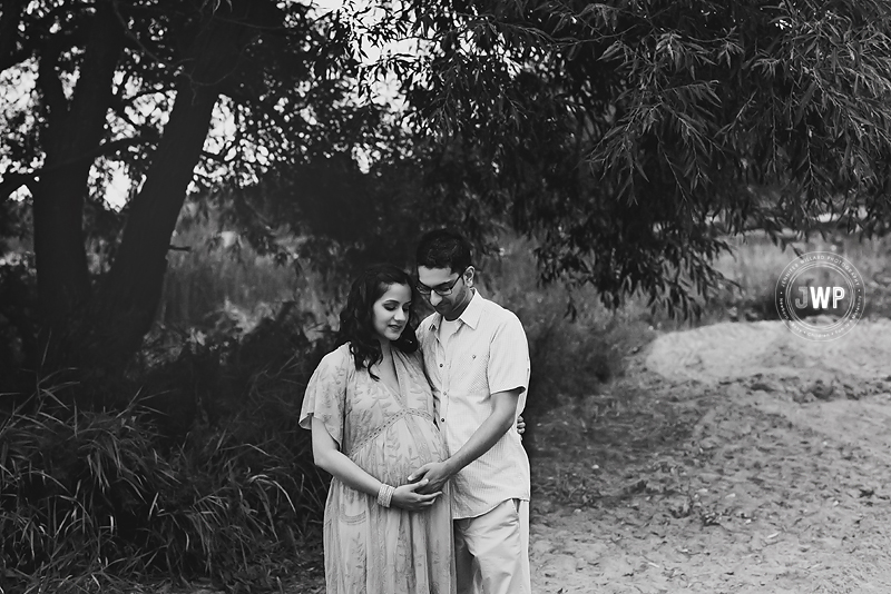 pregnant wife husband beach Kingston maternity photographer