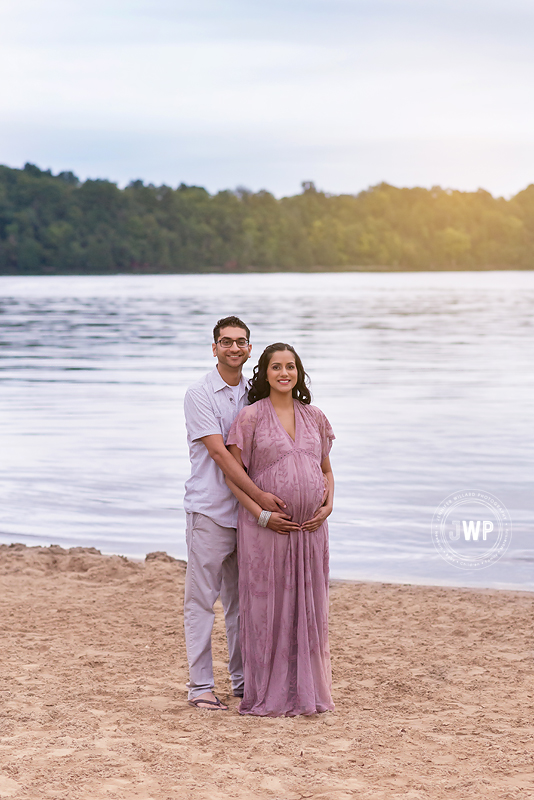 pregnant wife mauve dress husband beach Kingston maternity photographer