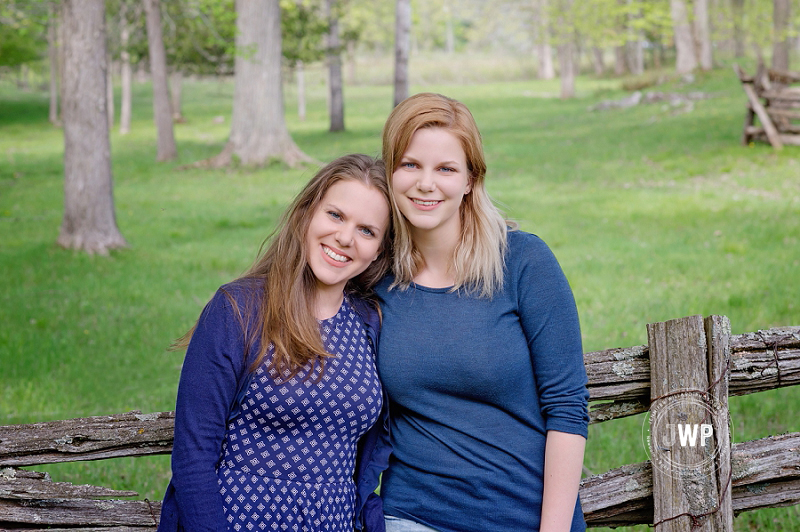 sisters rail fence forest Perth family photographer