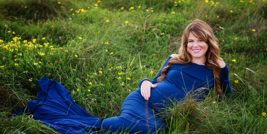 pregnant woman blue dress flower field Kingston maternity photographer