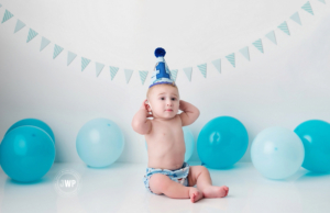 baby first birthday blue white balloons banner Kingston cake smash photographer