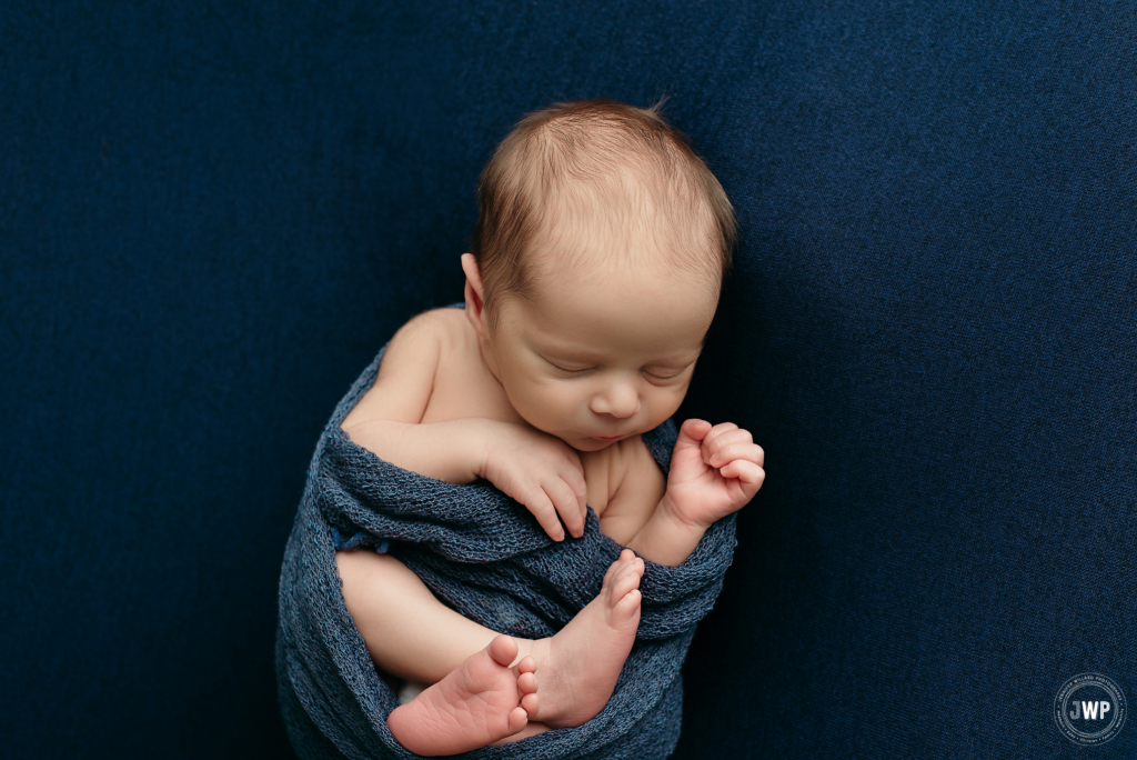 baby boy blue wrap blanket toes Kingston ontario photographer