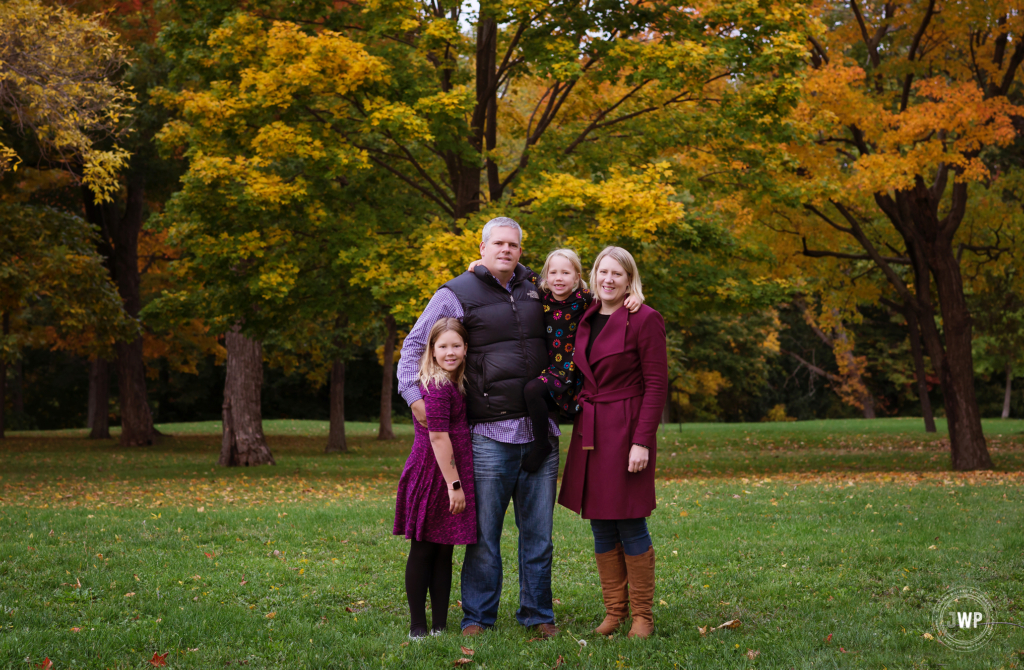 fall family mini session leaves colours Kingston photographer