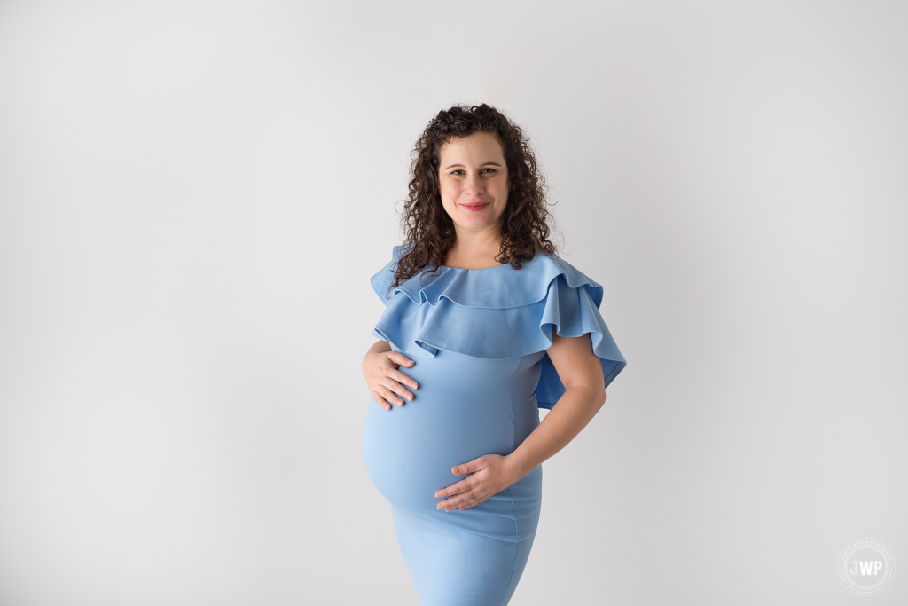 pregnant mother blue dress Kingston maternity photographer