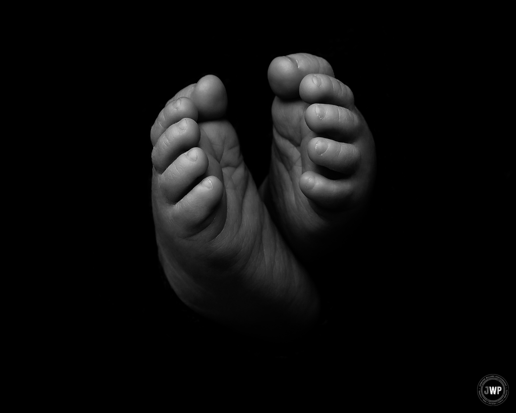 newborn baby toes detail black and white Kingston infant photographer