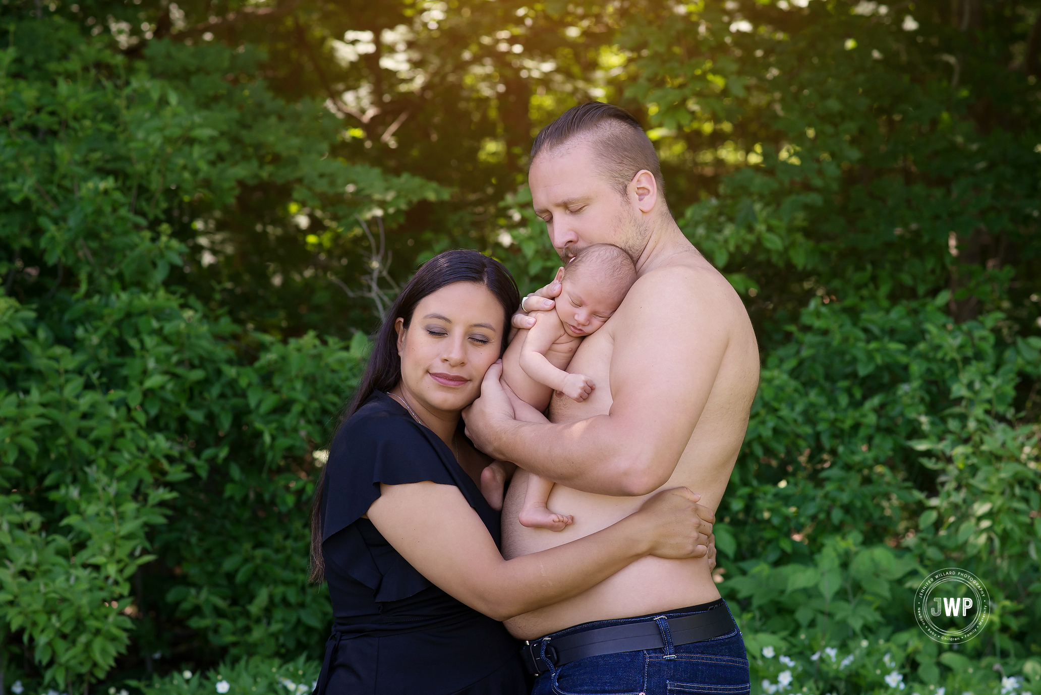 family newborn mother father outdoors lifestyle baby photographer Kingston Ontario