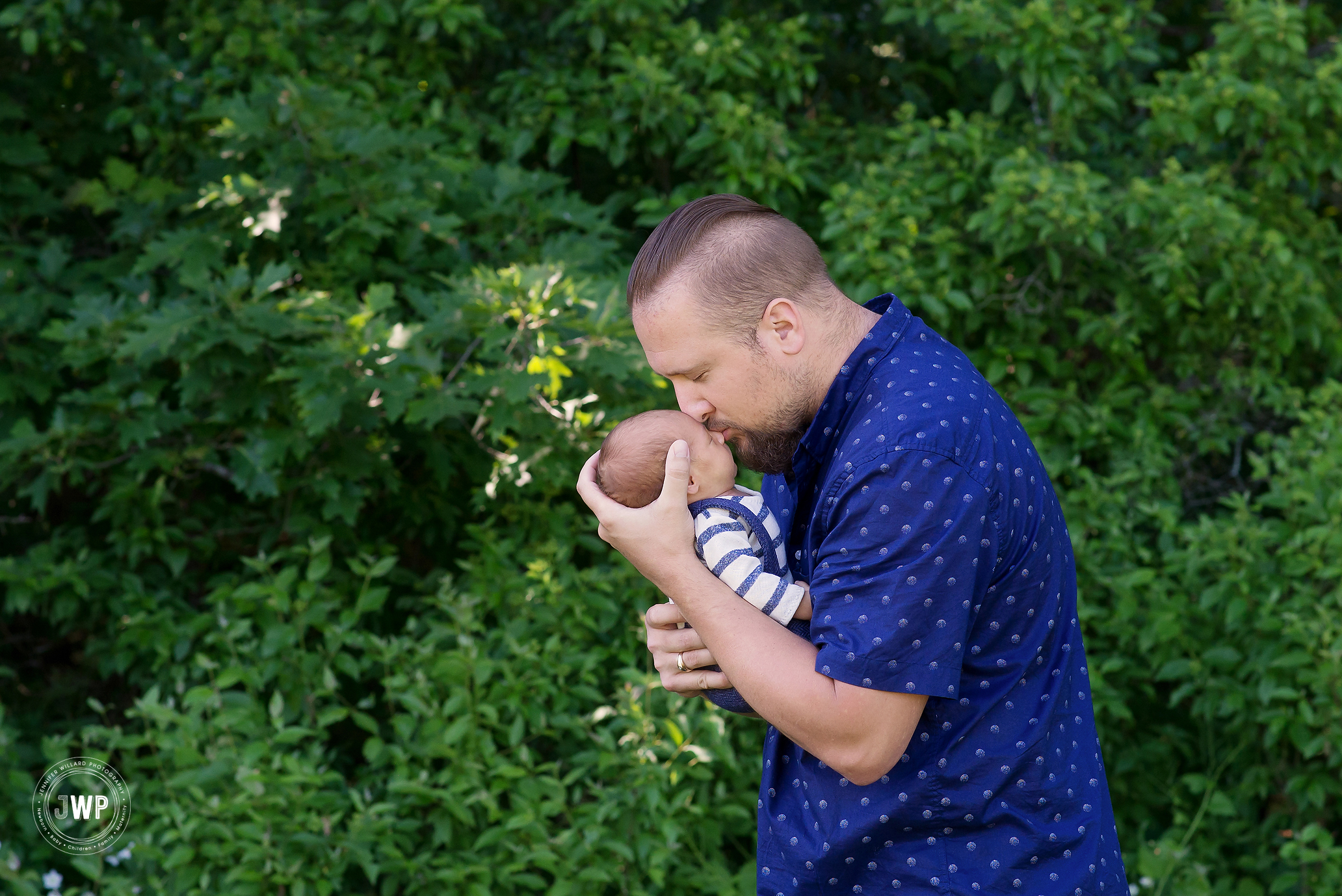 father baby boy outdoors Lemoine Point Kingston Lifestyle Photographer