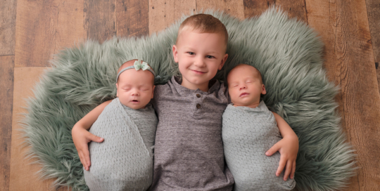 newborn twins older brother Kingston family photographer