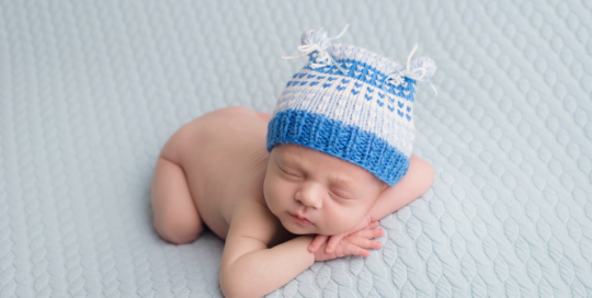 baby girl blue blanket toque Kingston newborn photographer
