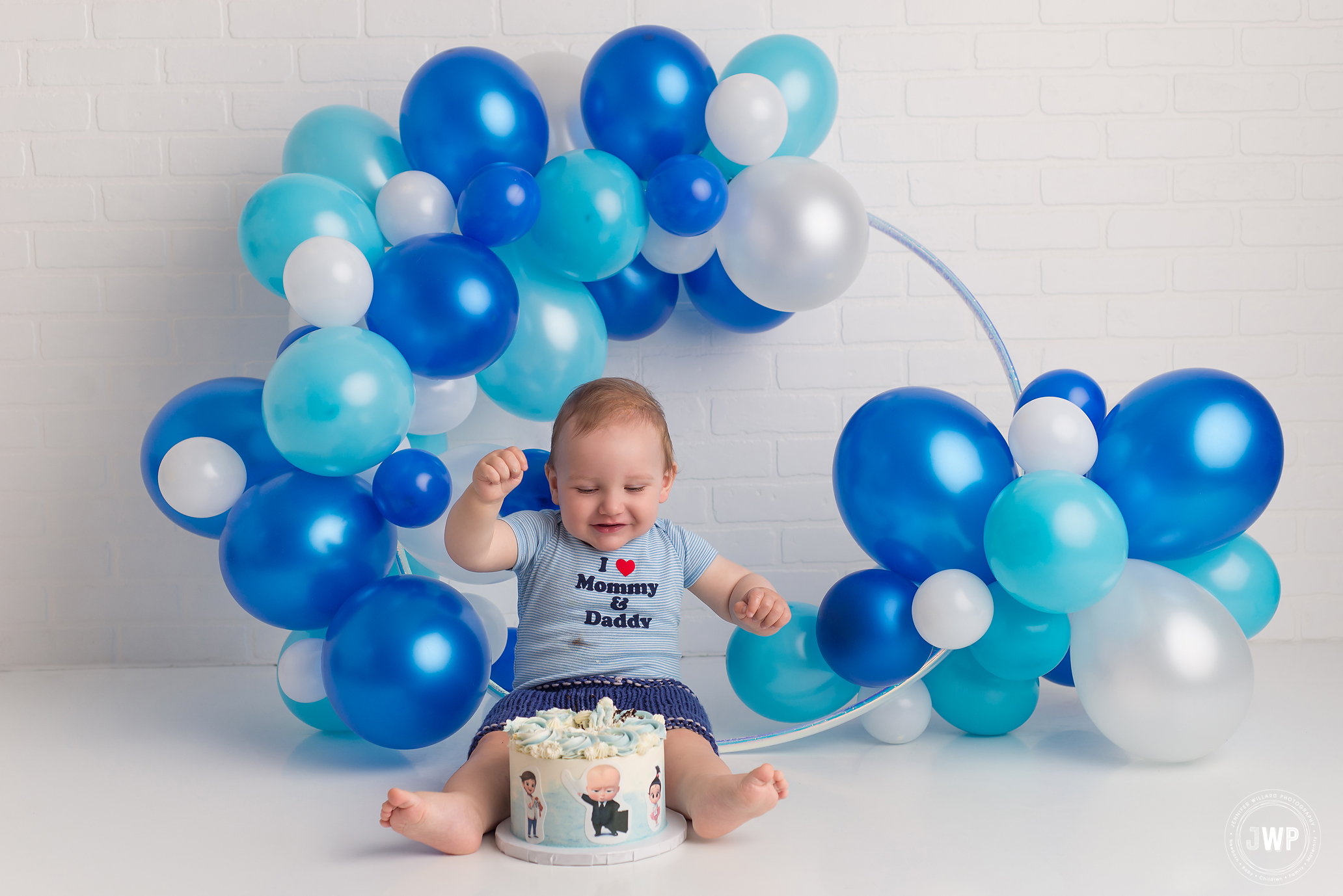 first birthday cake smash blue white balloons Kingston baby photographer