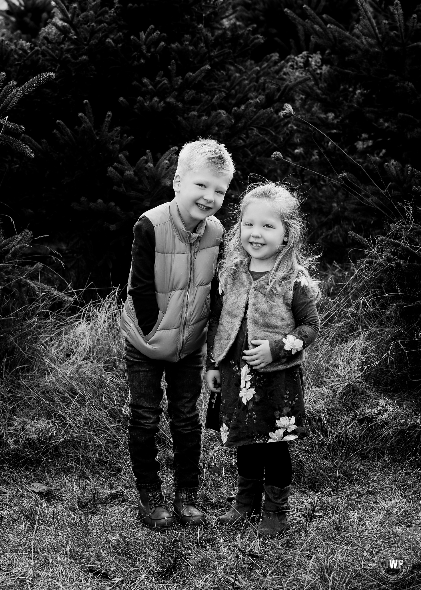 siblings Caroles Christmas Tree Farm Kingston Family Photographer