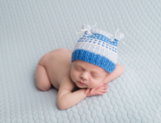 baby girl blue blanket toque Kingston newborn photographer