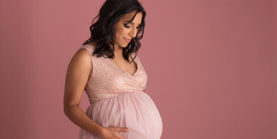 pregnant mother pink sparkle dress tulle Kingston Maternity Photography