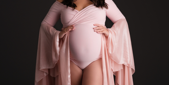 pregnant Mother pink bodysuit tulip sleeves Kingston Maternity Photographer