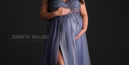 pregnant mother blue sparkle tulle dress Kingston Maternity Photographer
