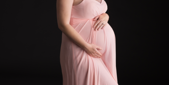 Pregnant Mother pink chiffon dress Kingston Maternity Photographer